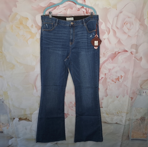 NWT Knox Rose Plus Size High Rise Distressed Bootcut Jeans Dark Wash - Picture 2 of 15